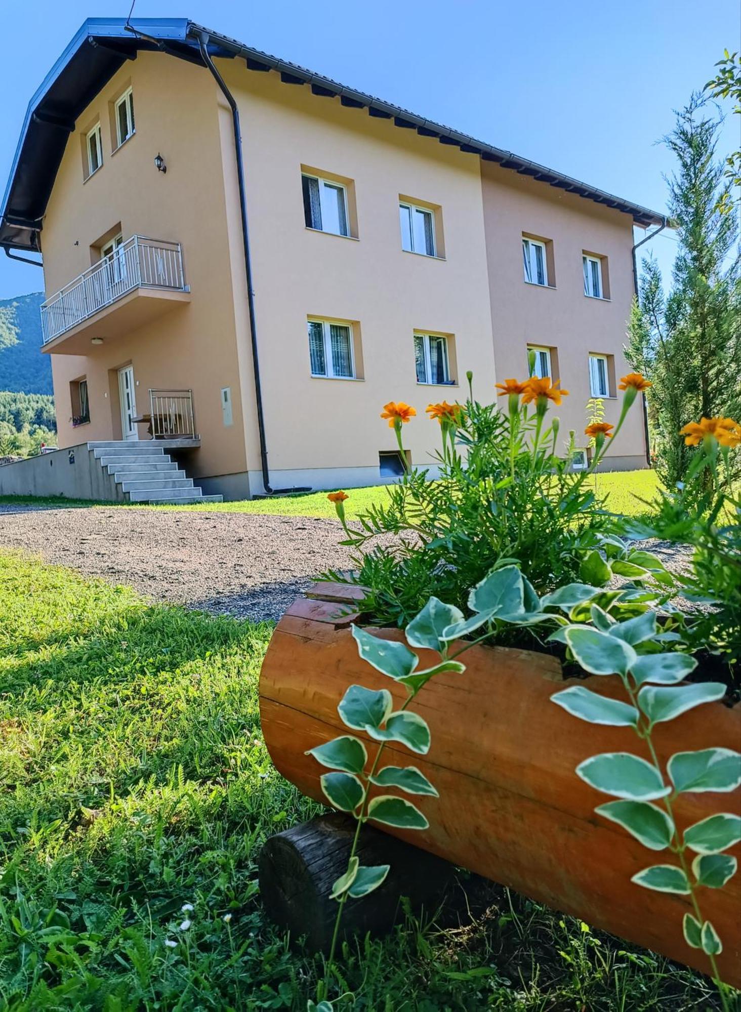 Guesthouse Nikolina Korenica Exterior photo