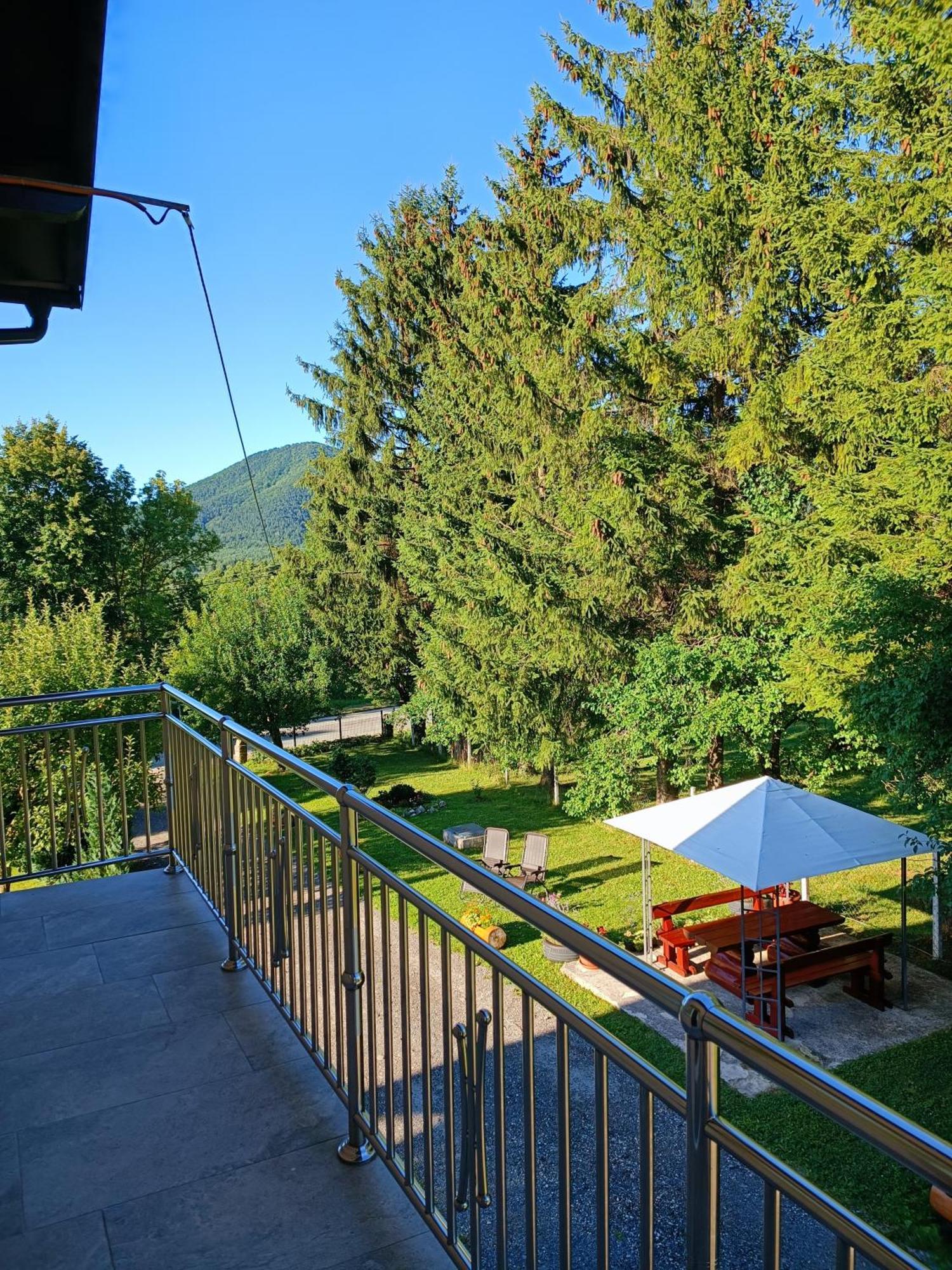 Guesthouse Nikolina Korenica Exterior photo
