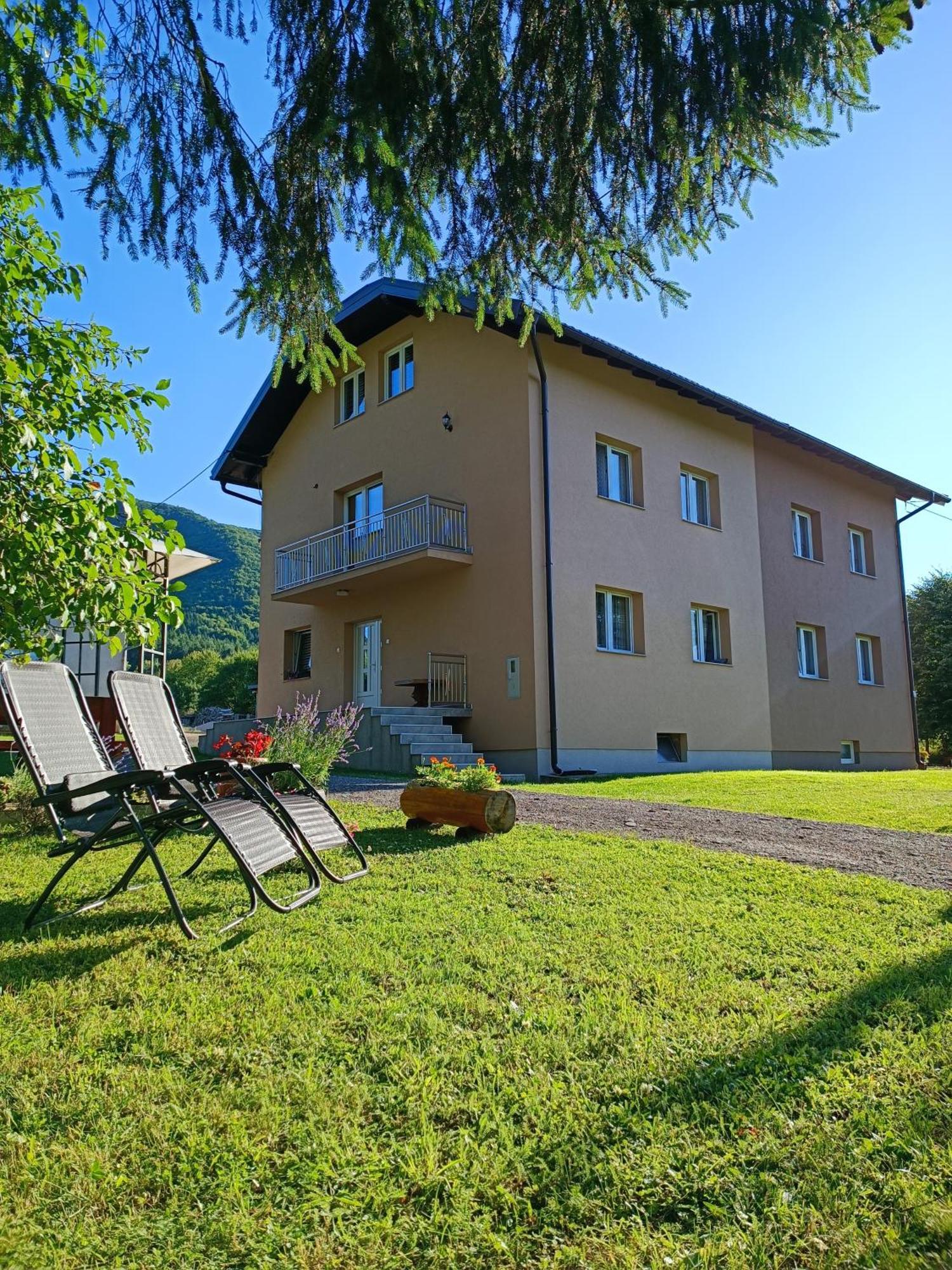 Guesthouse Nikolina Korenica Exterior photo